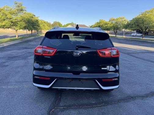 Aurora Black Pearl 2017 Kia Niro EX