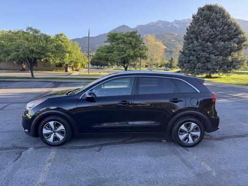 Aurora Black Pearl 2017 Kia Niro EX