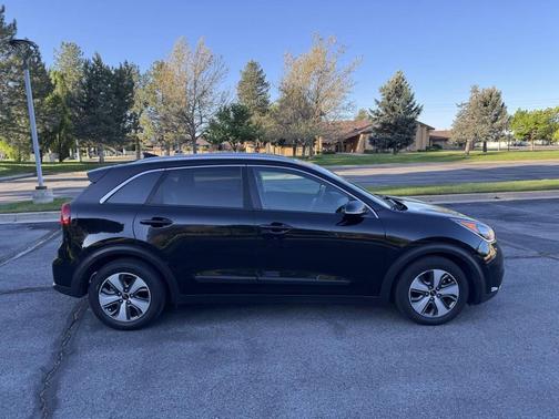 Aurora Black Pearl 2017 Kia Niro EX