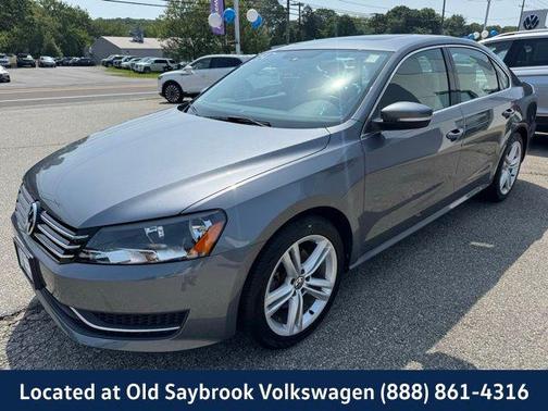 2014 Volkswagen Passat 1.8T Auto SE w/Sunroof & Nav