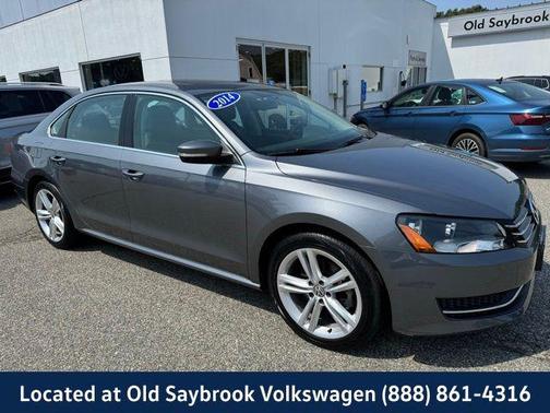 2014 Volkswagen Passat 1.8T Auto SE w/Sunroof & Nav