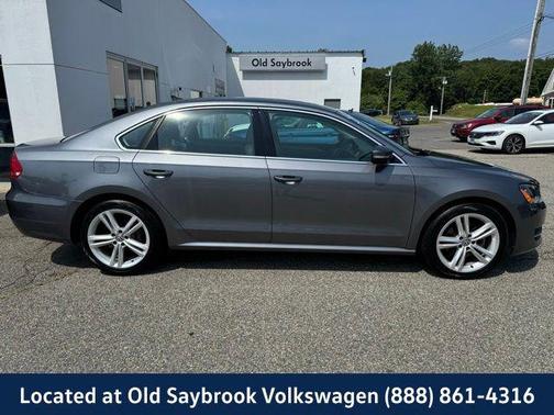 2014 Volkswagen Passat 1.8T Auto SE w/Sunroof & Nav