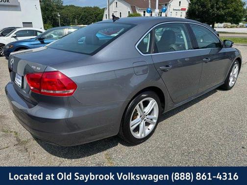 2014 Volkswagen Passat 1.8T Auto SE w/Sunroof & Nav