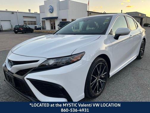 2024 Toyota Camry Hybrid SE