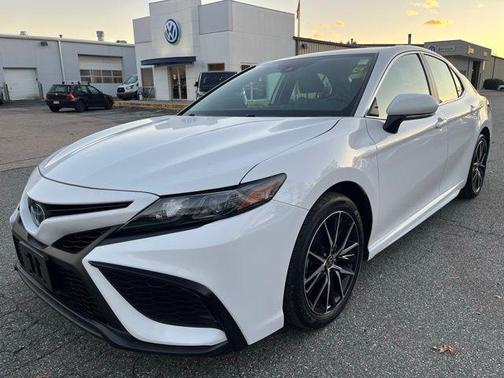 2024 Toyota Camry Hybrid SE
