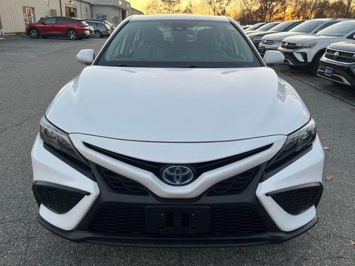 2024 Toyota Camry Hybrid SE