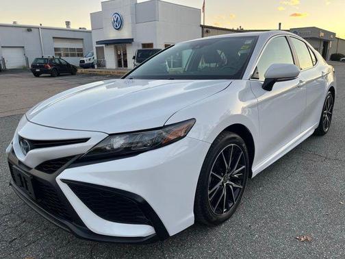 2024 Toyota Camry Hybrid SE