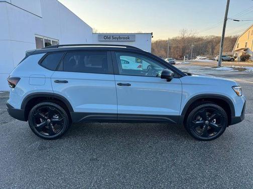 2026 Volkswagen Taos SE Black