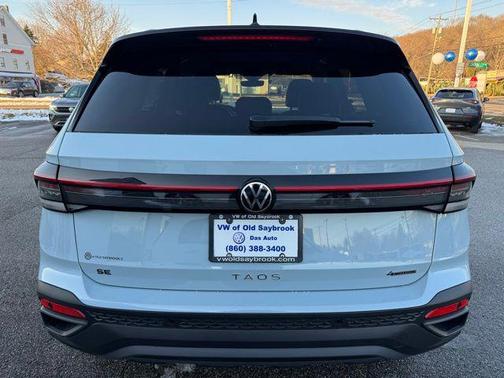 2026 Volkswagen Taos SE Black