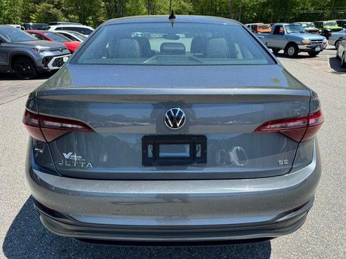 Gray 2022 Volkswagen Jetta 1.5T SE