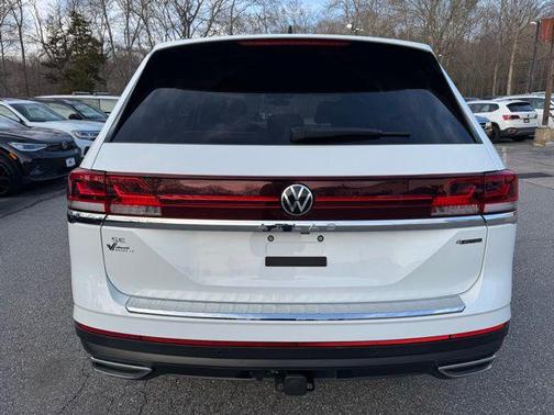 Pure White 2025 Volkswagen Atlas 2.0T SE w/Technology 4MOTION