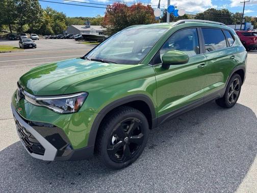 Moss Green 2027 Volkswagen Taos 1.5T SEL