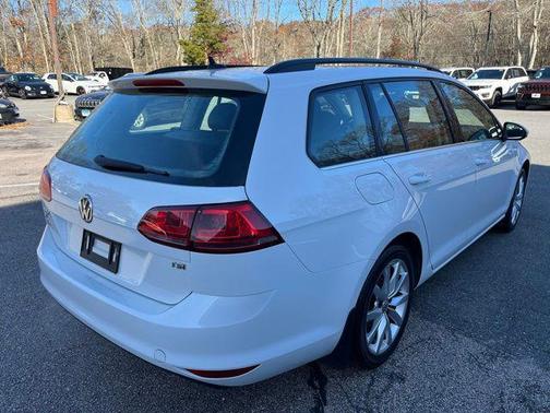 2016 Volkswagen Golf SportWagen TSI SE 4-Door