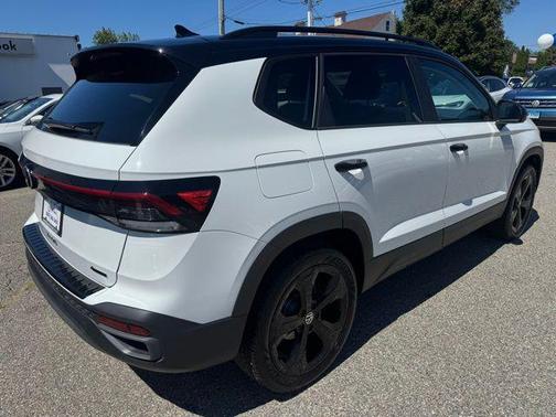 2025 Volkswagen Taos 1.5T SE Black