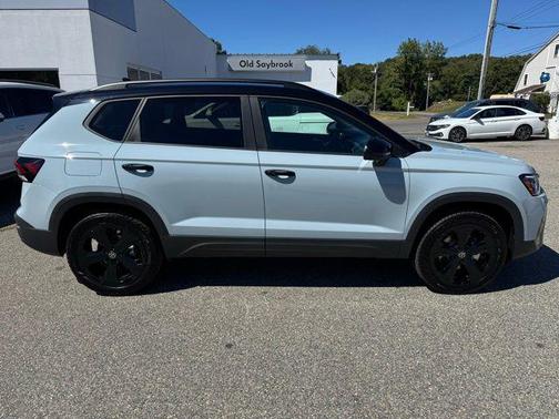 2025 Volkswagen Taos 1.5T SE Black