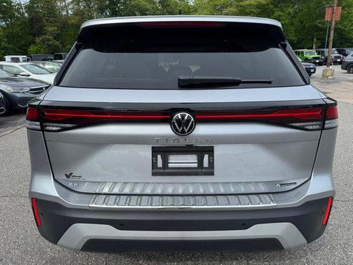Pyrite Silver Metallic 2025 Volkswagen Tiguan 2.0T SE 4MOTION