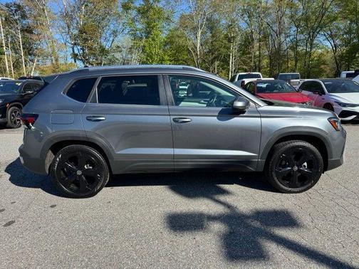 Platinum Gray Metallic 2025 Volkswagen Taos 1.5T SEL