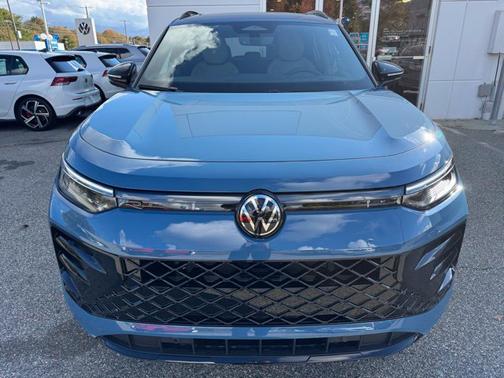Blue Pearl 2026 Volkswagen Tiguan 2.0T SE R-Line Black