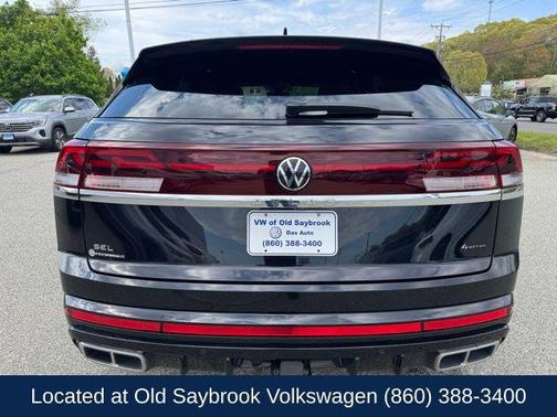 Deep Black Pearl 2024 Volkswagen Atlas Cross Sport 2.0T SEL