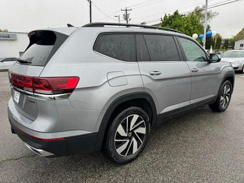 Silver Mist 2026 Volkswagen Atlas 2.0T SE w/Technology 4MOTION