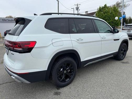 White Pearl 2026 Volkswagen Atlas Peak Edition