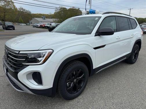 White Pearl 2026 Volkswagen Atlas Peak Edition