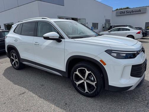 White 2025 Volkswagen Tiguan 2.0T SE