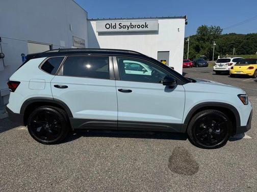 2025 Volkswagen Taos 1.5T SE Black