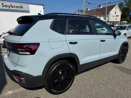2025 Volkswagen Taos 1.5T SE Black