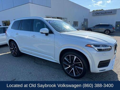 2021 Volvo XC90 T6 Momentum