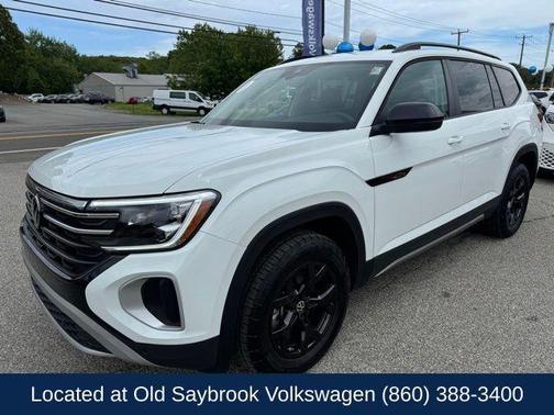 Pure White 2025 Volkswagen Atlas 2.0T Peak Edition