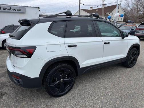 2026 Volkswagen Taos SE Black