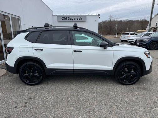 2026 Volkswagen Taos SE Black