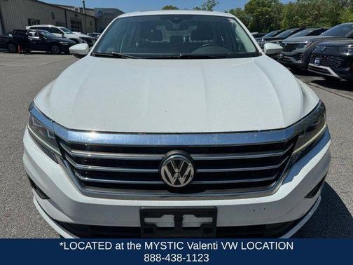 Pure White 2022 Volkswagen Passat 2.0T SE