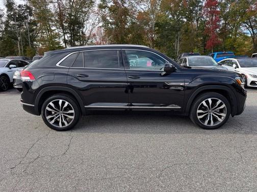 Deep Black 2023 Volkswagen Atlas Cross Sport 3.6L V6 SEL Premium R-Line