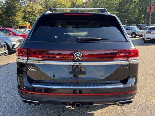 Deep Black 2024 Volkswagen Atlas 2.0T SEL