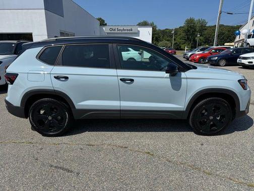 2025 Volkswagen Taos 1.5T SE Black