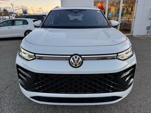 2026 Volkswagen Tiguan 2.0T SEL R-Line 4MOTION