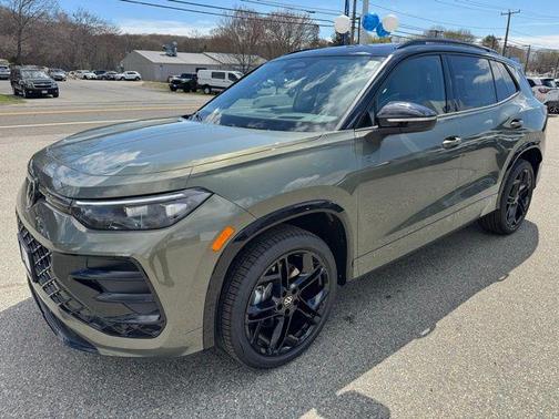 Avocado Green w/Deep Black Roof 2026 Volkswagen Tiguan 2.0T SE R-Line Black 4MOTION