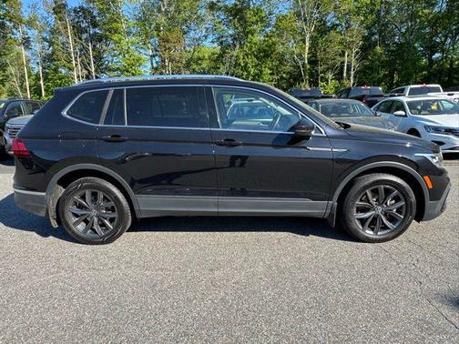 Deep Black 2022 Volkswagen Tiguan 2.0T SE 4MOTION