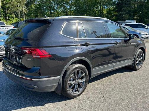 Deep Black 2022 Volkswagen Tiguan 2.0T SE 4MOTION