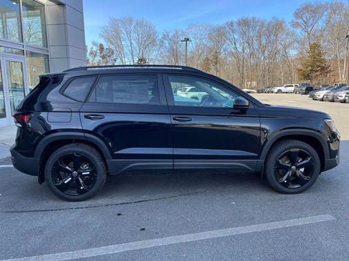 2025 Volkswagen Taos 1.5T SE Black