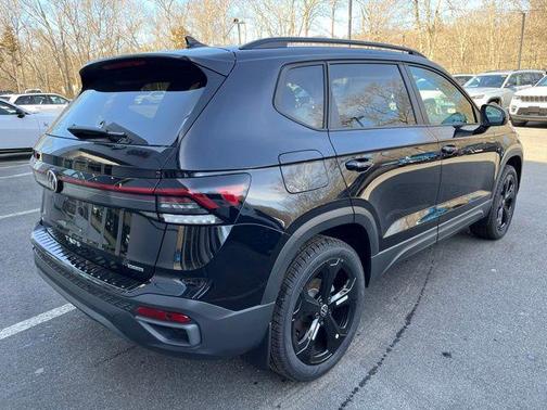 2025 Volkswagen Taos 1.5T SE Black