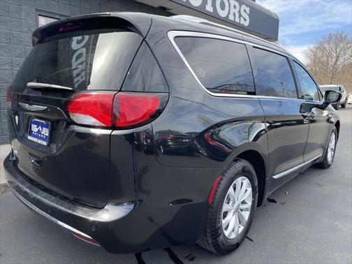 2018 Chrysler Pacifica Touring-L