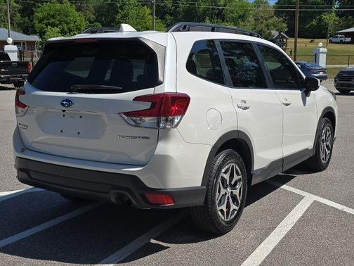 Crystal White Pearl 2023 Subaru Forester Premium