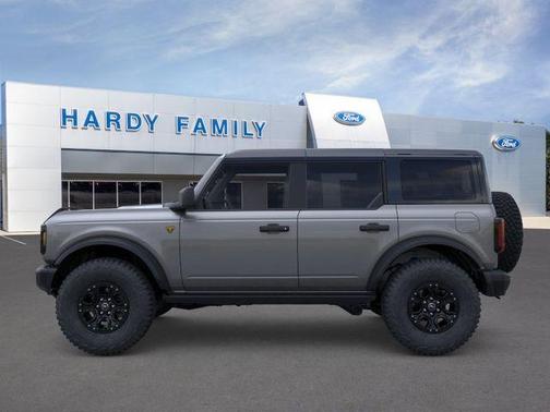 Carbonized Gray Metallic 2026 Ford Bronco Badlands