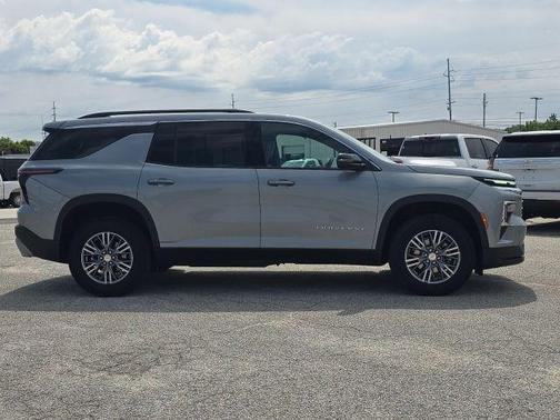 Sterling Gray Metallic 2024 Chevrolet Traverse LT