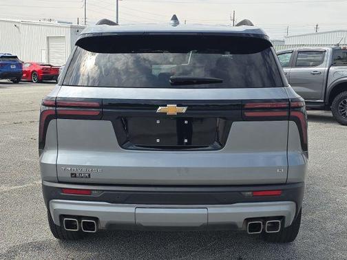 Sterling Gray Metallic 2024 Chevrolet Traverse LT