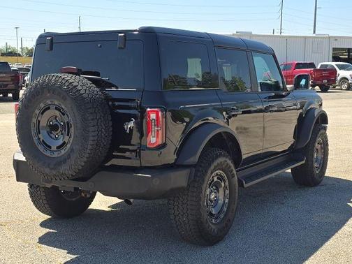 Shadow Black 2025 Ford Bronco Outer Banks