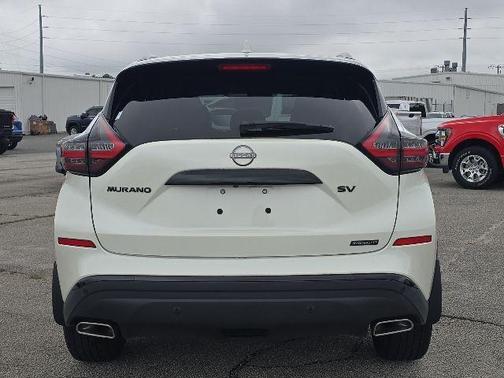 White 2023 Nissan Murano SV